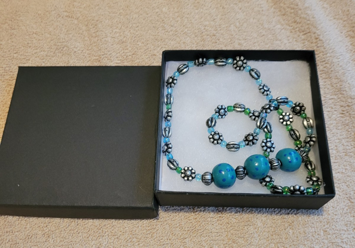 VINTAGE SISTER BEAD NECKLACE FROM A LOCAL ESTATE
