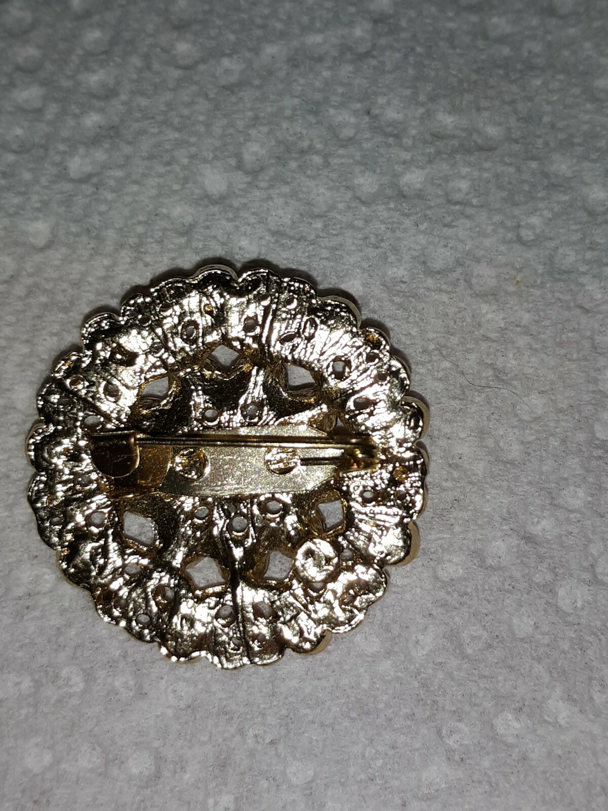 Vintage! Gold Tone Scalloped Open Cut Round Pinks/Purples Rhinestones Brooch Pin