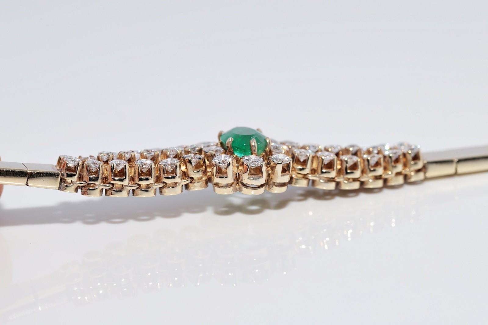 Vintage Circa 1980s 18k Gold Natural Diamond And Oval Cut Emerald Bracelet