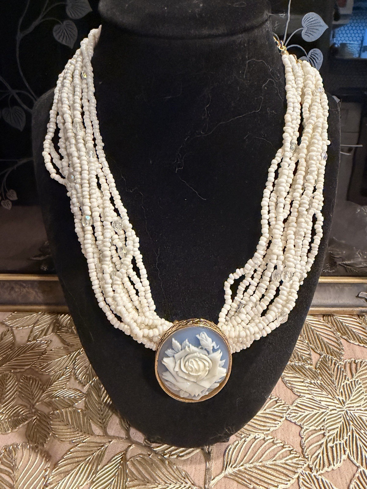 Vintage Avon NR (Nina Ricci) Cameo Choker Necklace