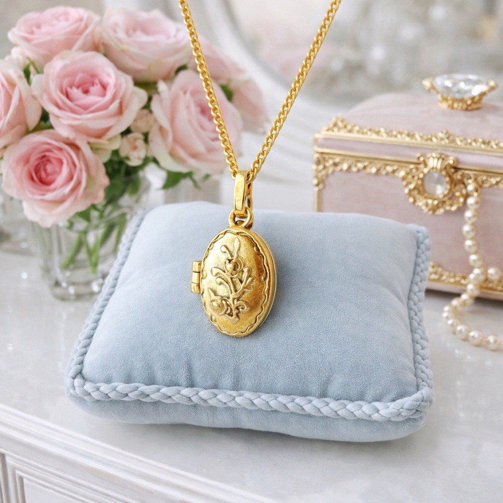 Vintage Embossed Gold Tone Locket Necklace -18” – Magnetic Closure – 3/4”x1/2”