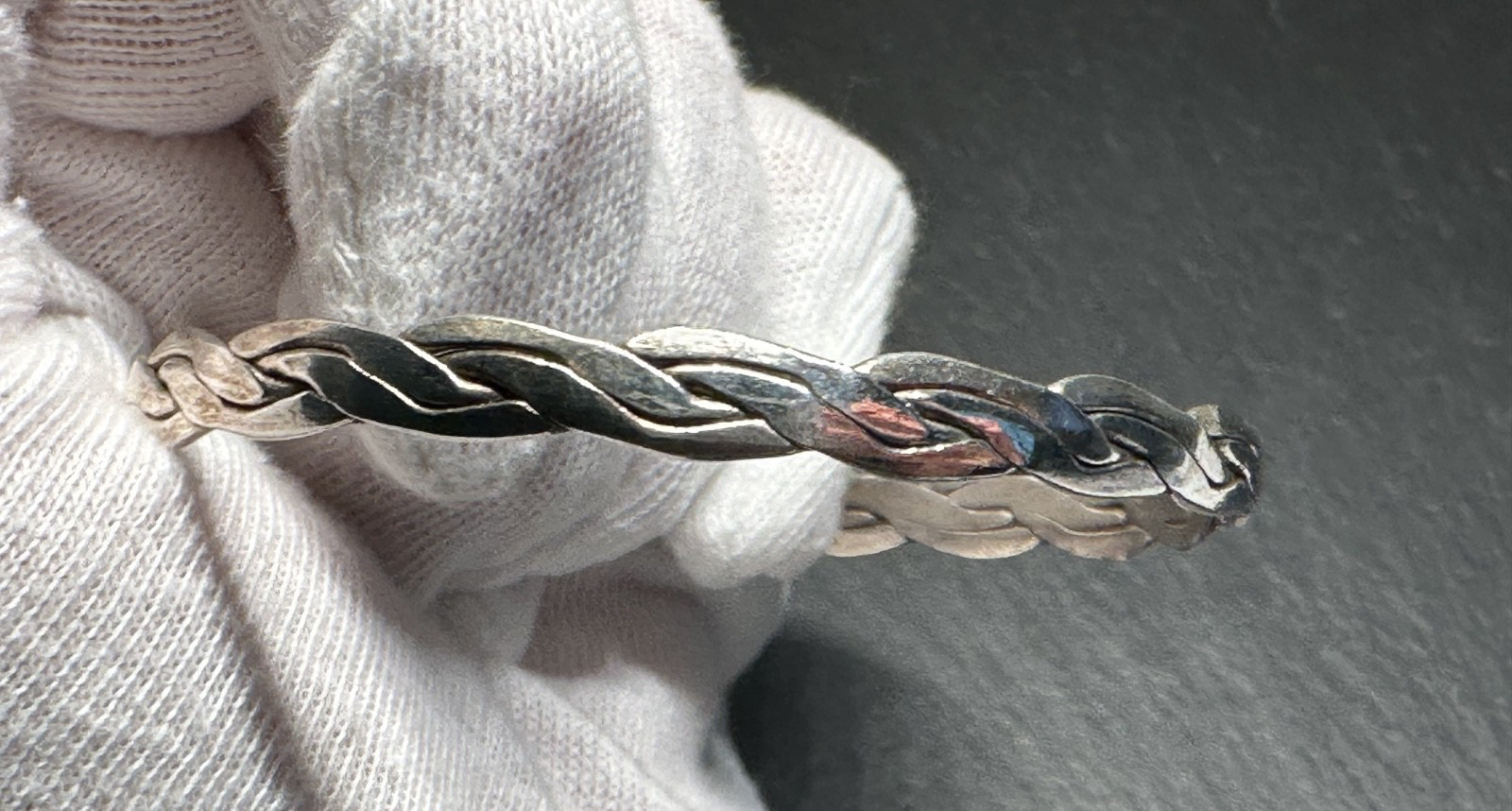 VINTAGE SILVER TONE TWIST BANGLE BRACELET H372