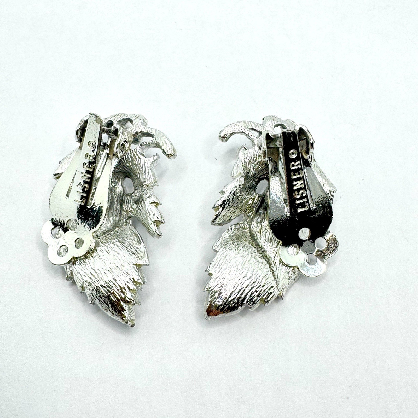 Vintage LISNER Leaf Leaves Grapes Berries Textured Silver Tone Clip On Earrings