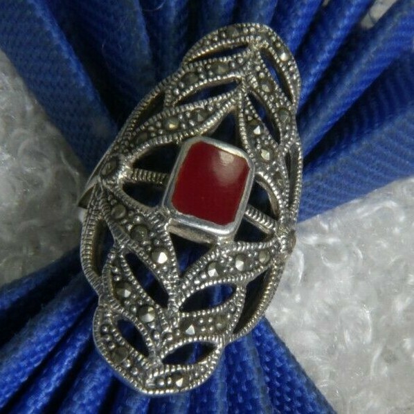 Coral & Marcasite 1 1/4″ 0.925 Sterling Silver estate traveling band Ring size 6