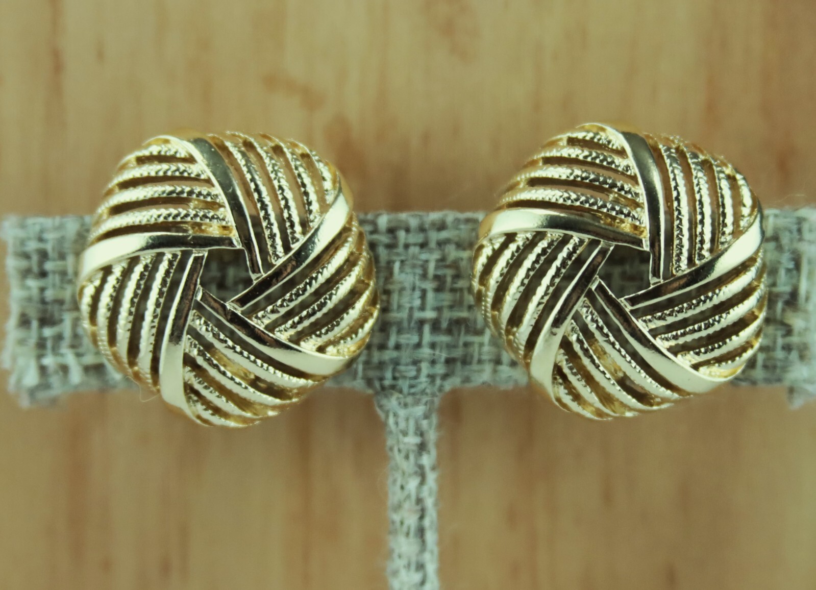 Unsigned Vintage Avon Golden Knot Open-Work Pentagon-Shape Clip Earrings