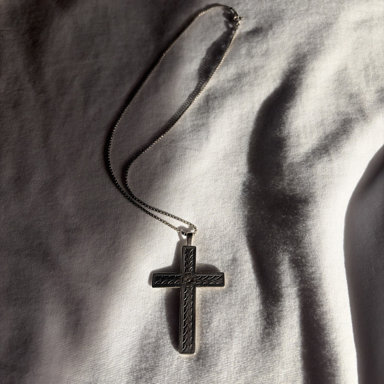 Vintage Sterling Silver 925 Floral Design Cross Pendant Necklace 16″