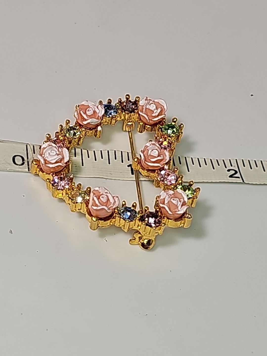 Avon SP Roses and Rhinestones Heart Brooch Pin with Safety Clasp Gold Tone