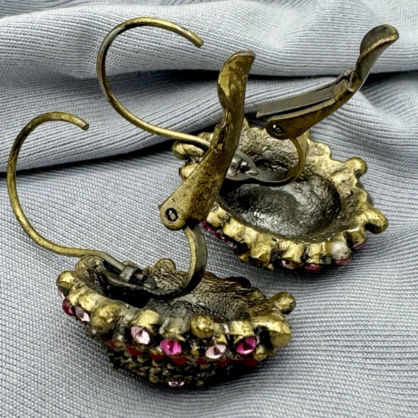 VTG Bronze Crystal Rhinestone Pierced Hinge Back Earrings Lt Rose Fuchsia Red