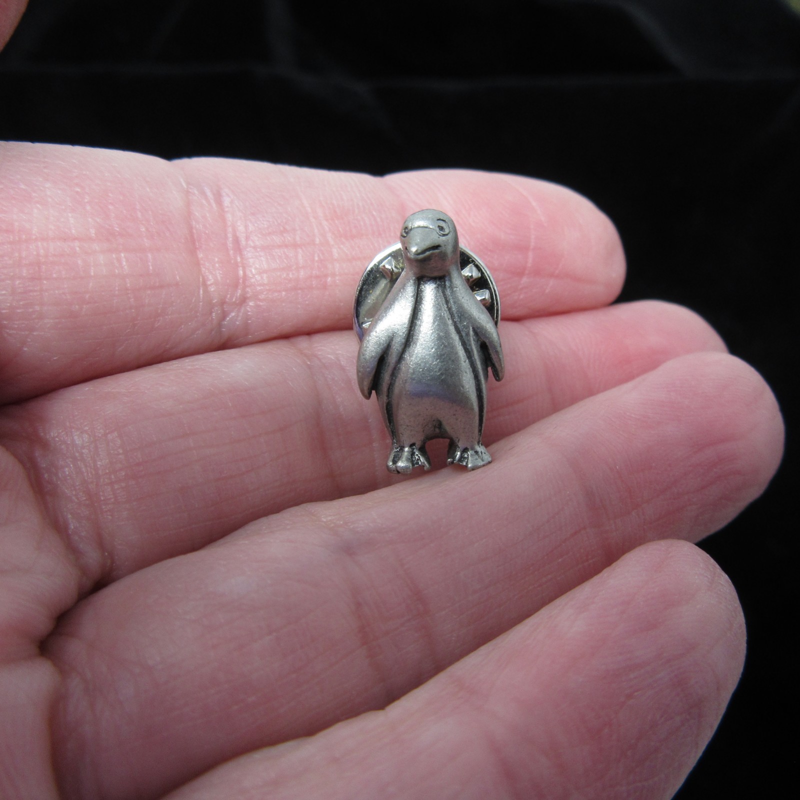 JIM CLIFT Pewter Penguin Lapel Tie Tac Pin 0.75″ Vintage Jewelry