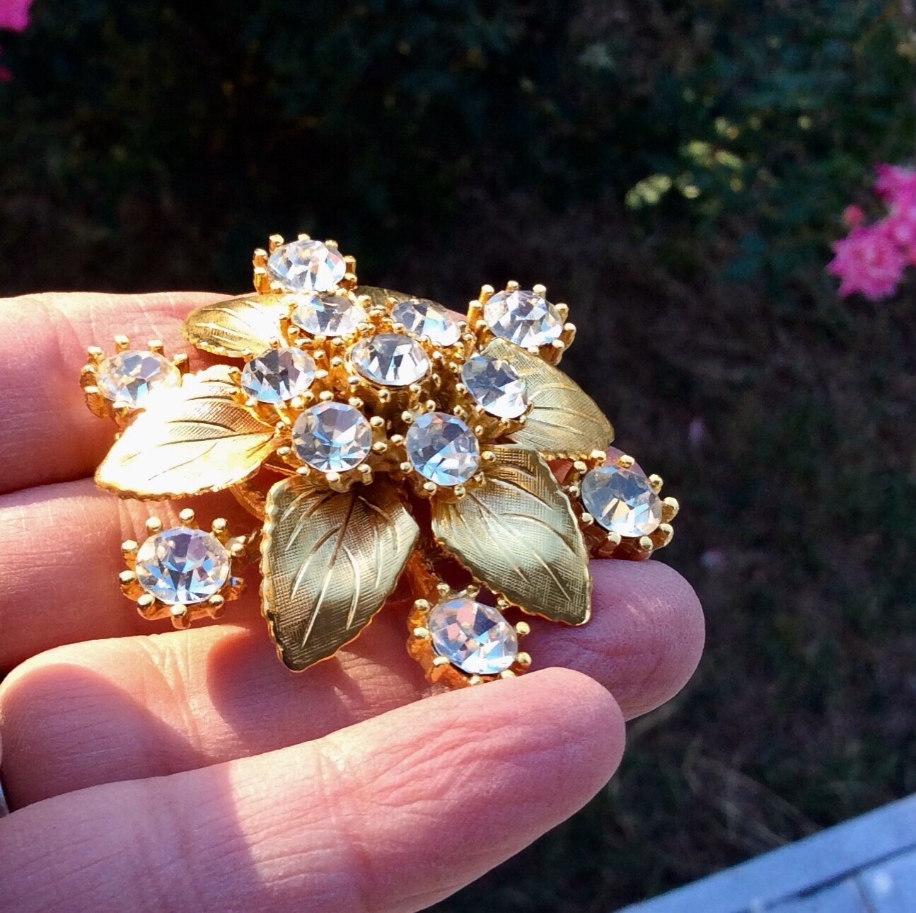Big Domed Flower Brooch Pin Sparkle Rhinestones 2 1/8″ Gold Tone 3D Vtg Costume