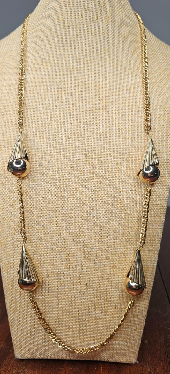Vintage Gold Tone Long 34″ Chunky Curb Chain Station Necklace Fish Hook Clasp