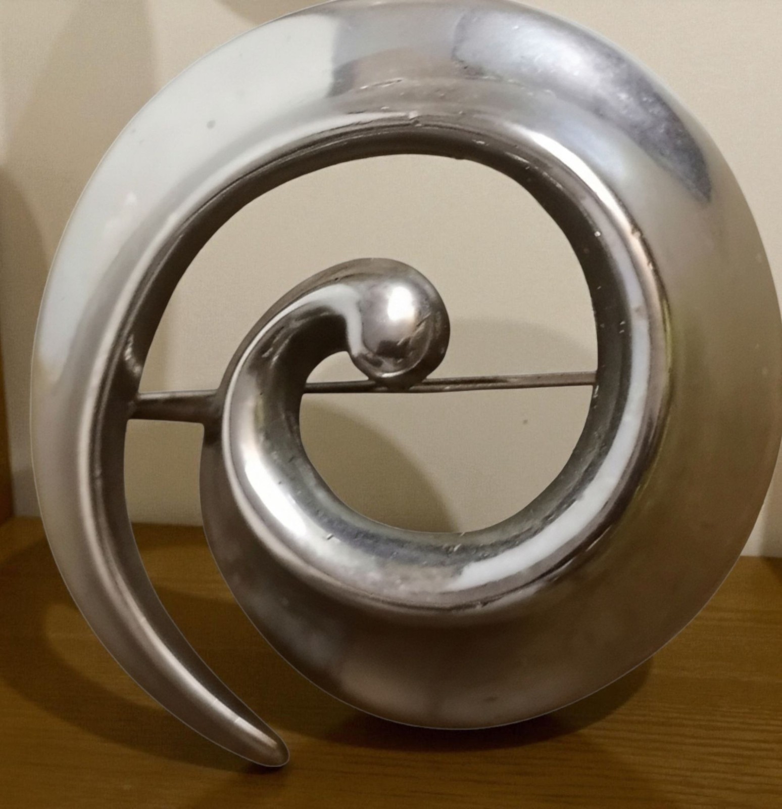 Vintage 1950s-1980s Unmarked Modernist Puffy Swirl Brooch Pin Silver Tone Costum