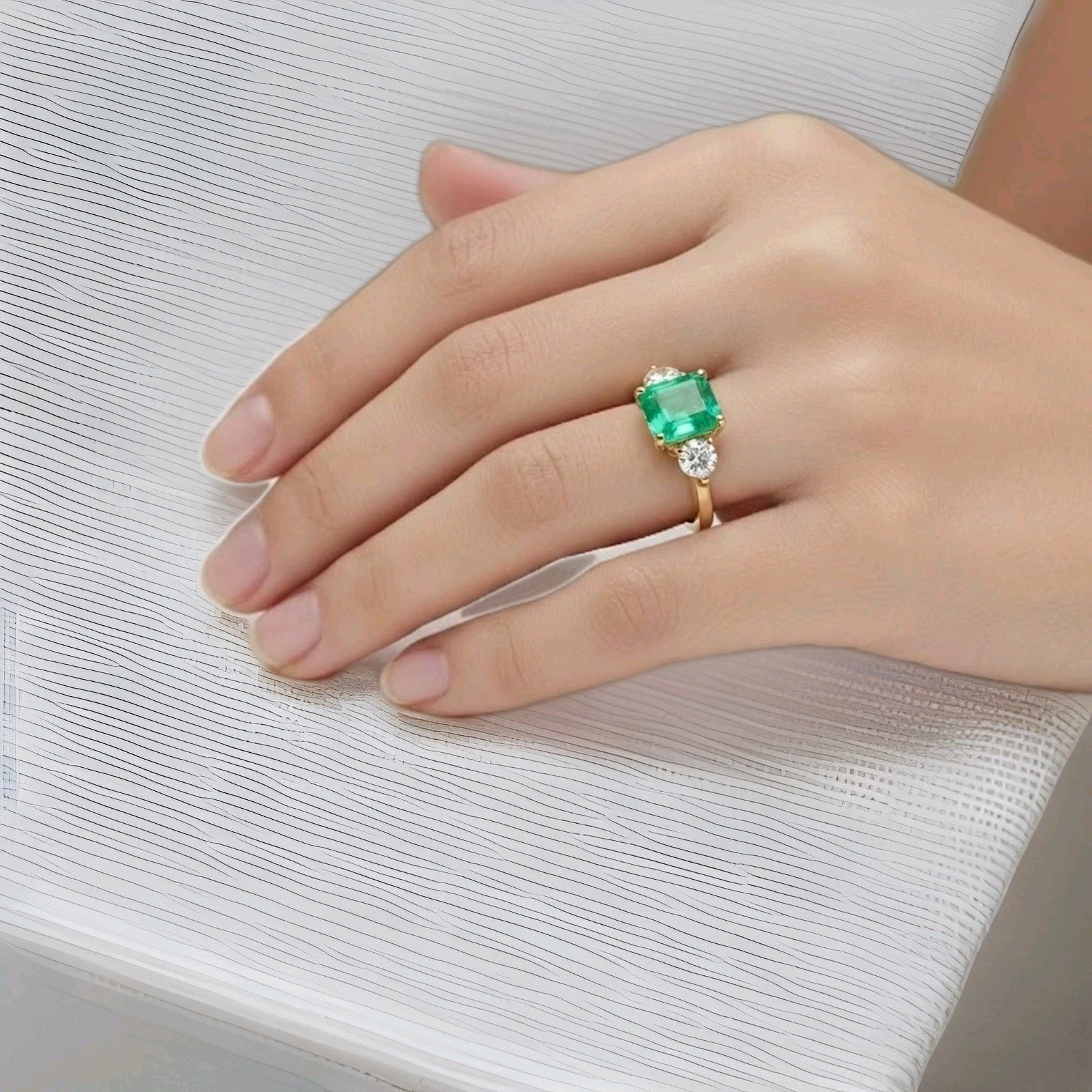 Vintage 14k Yellow Gold Engagement Ring 3.01CT. Natural Green Colombia Emerald