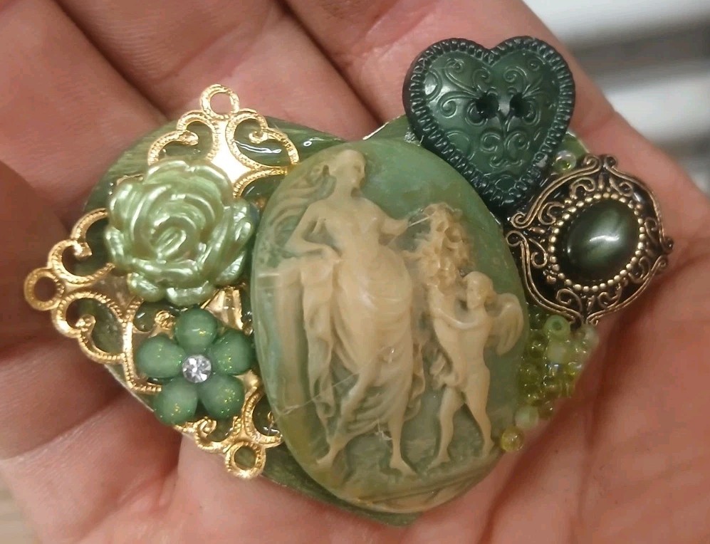 Victorian Couple Cameo Brooch… Looks To Be Made Recently But Not Sure