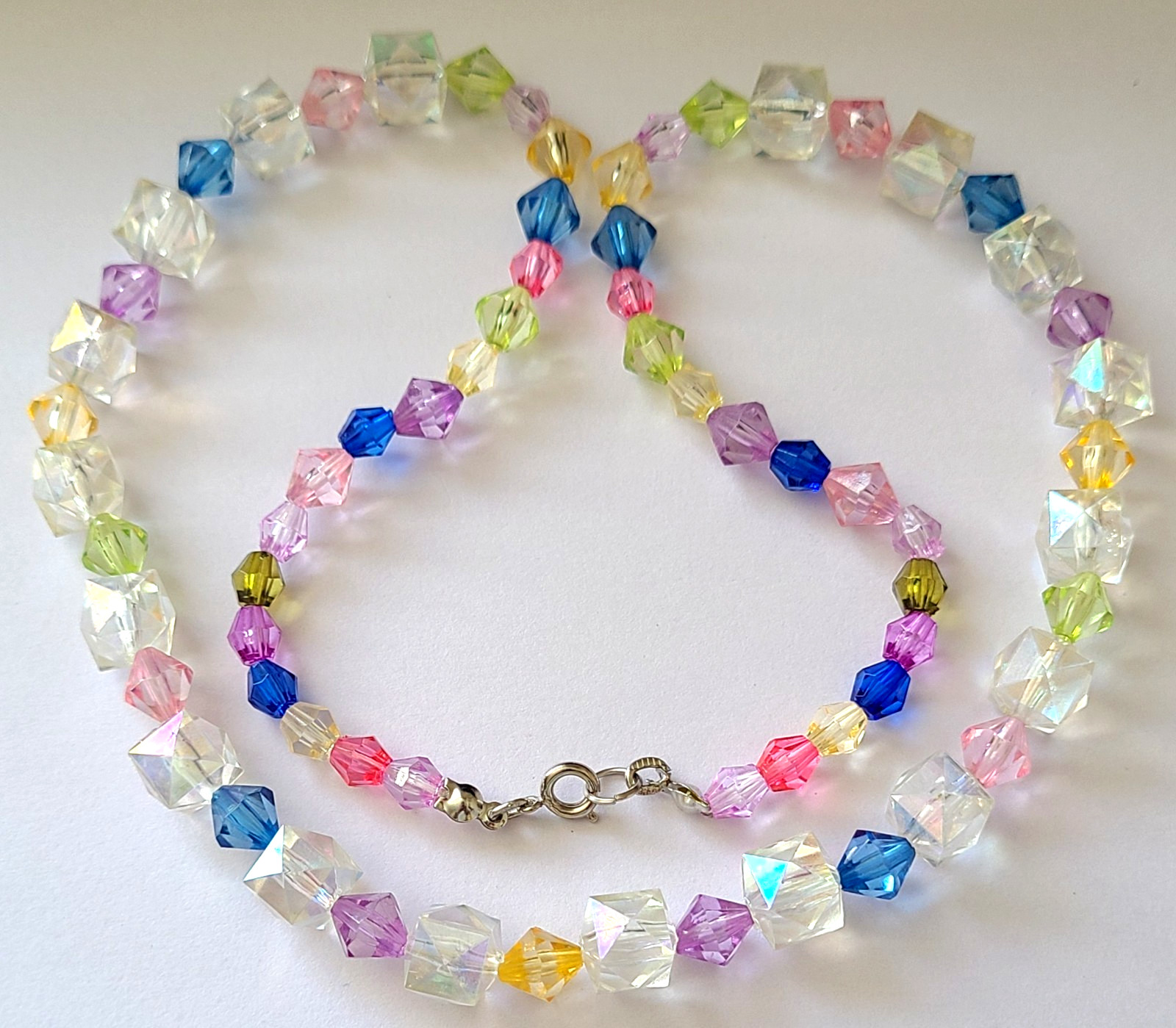 VINTAGE STUNNING MULTICOLOR AURORA BOREALIS LUCITE NECKLACE