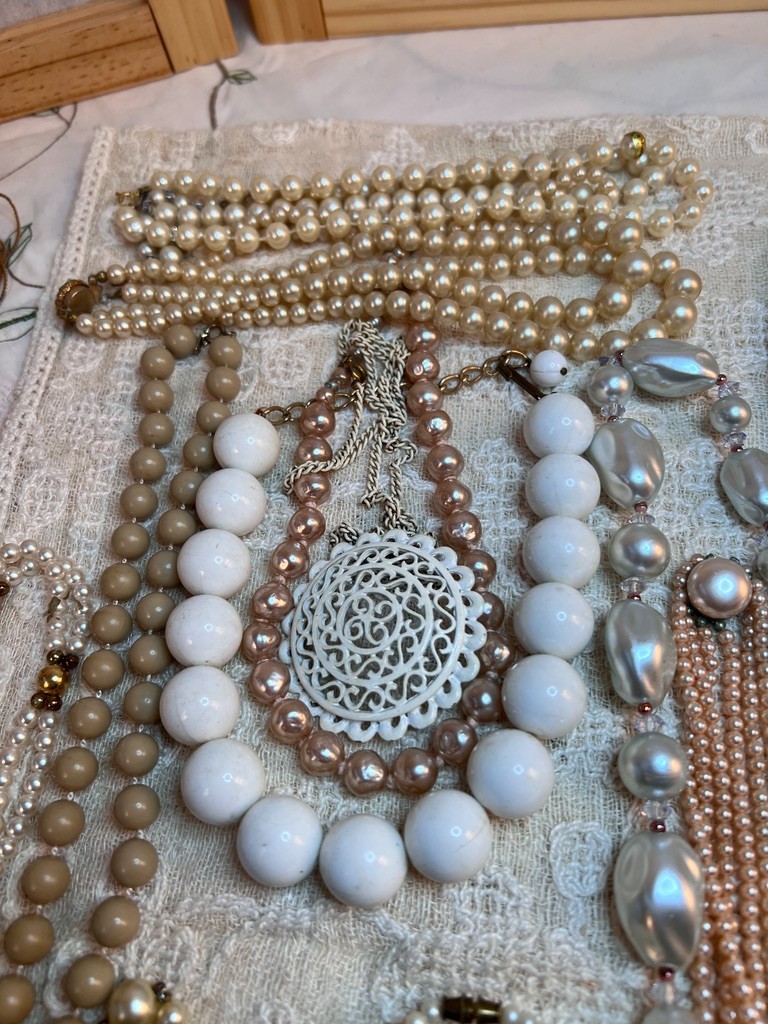 Vintage lot of White and off-white necklaces 20 pieces total gorgeous lot