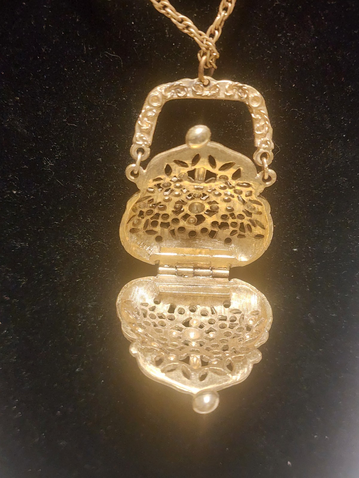 Vtg ART Arthur Pepper Purse Locket Necklace Pendant Gold Tone Filigree Kiss Lock