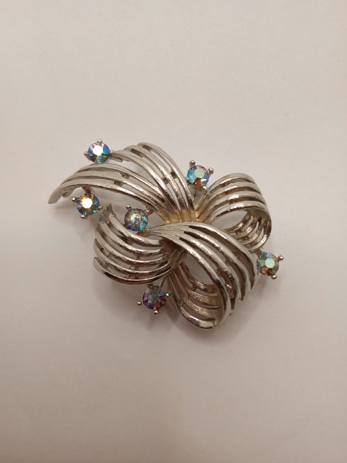 Vintage Signed Lisner Silver Tone Rhinestone Swirl Ribbon Brooch Pin