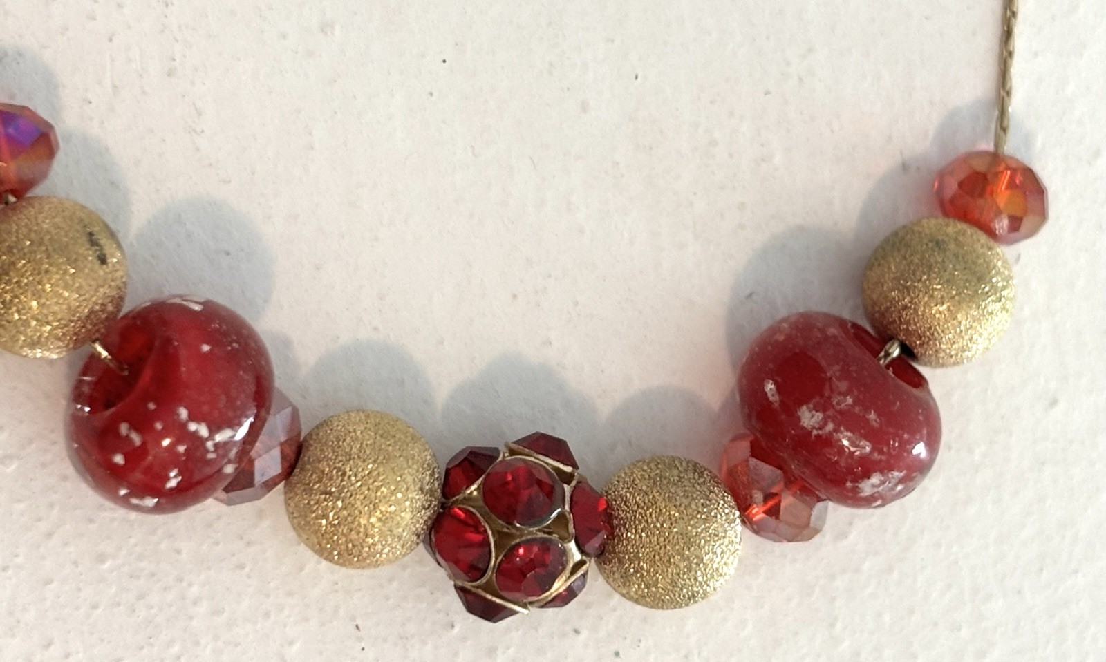 FREE SHIP Pretty NECKLACE w. Red & Goldtone beads on Goldtone chain. 21″.
