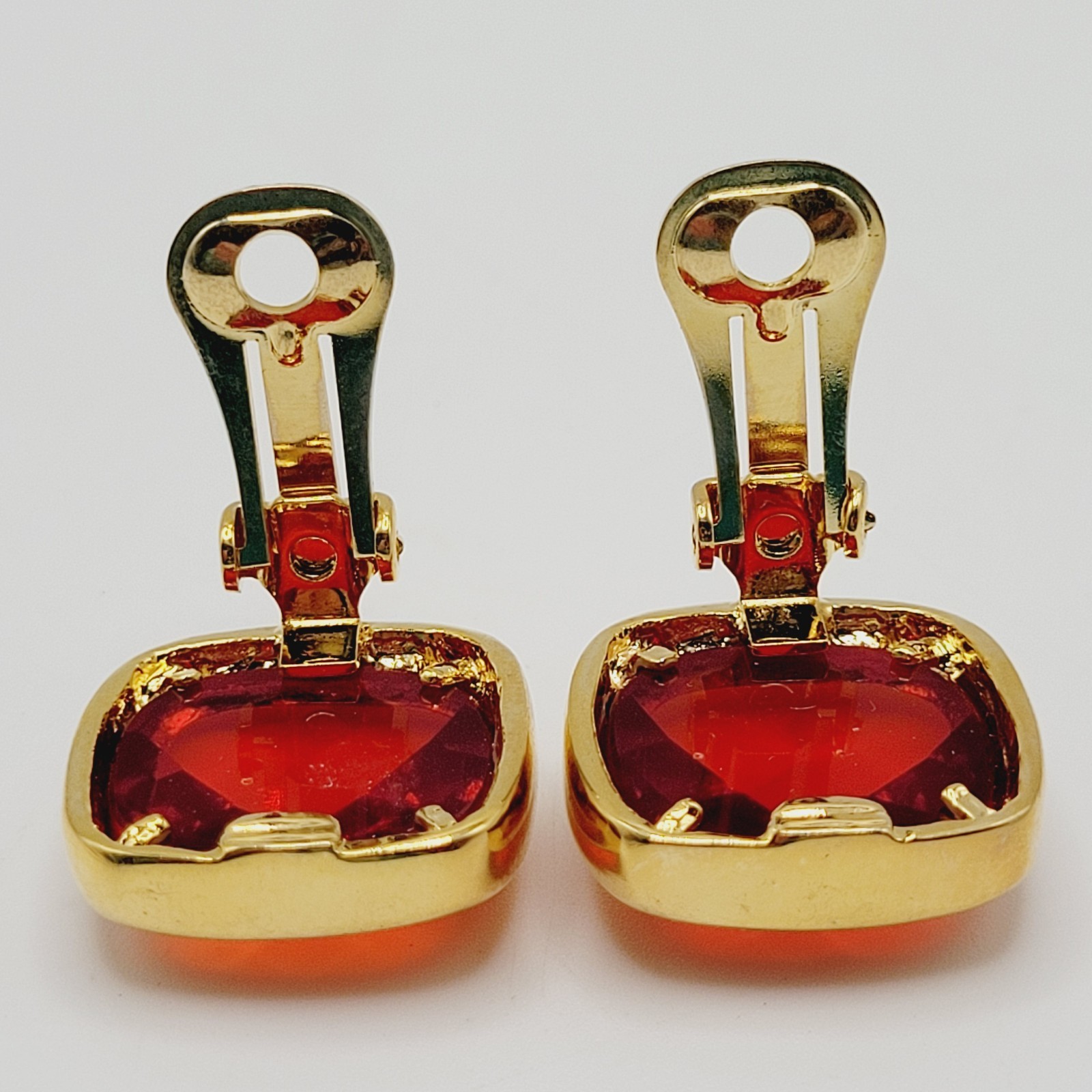 Red Glass Faceted Cushion Cut Bezel Gold Tone Wire Necklace Clip On Earrings Set