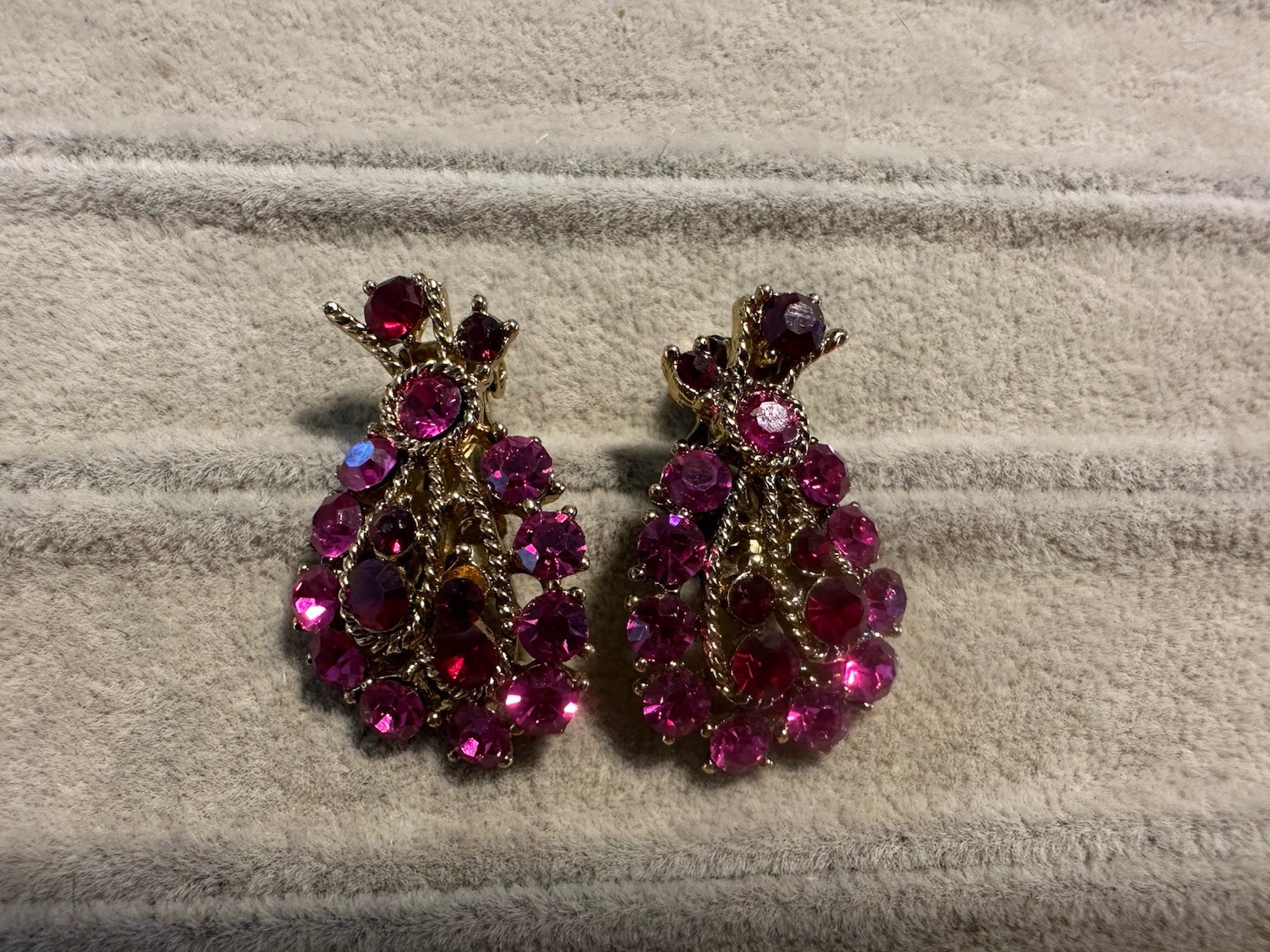 Vtg Estate Fuchsia Pink & Red Rhinestone Clip On Earrings
