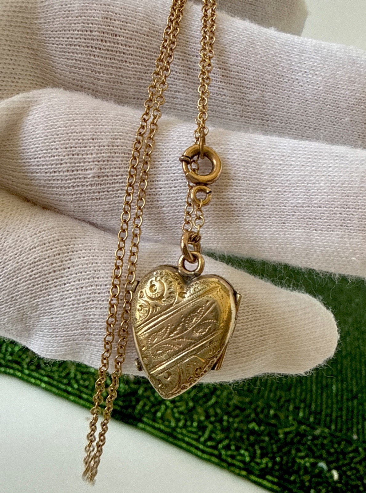 Victorian Small Gold Filled Puffy Heart Photo Locket 18” Chain Pendent Necklace