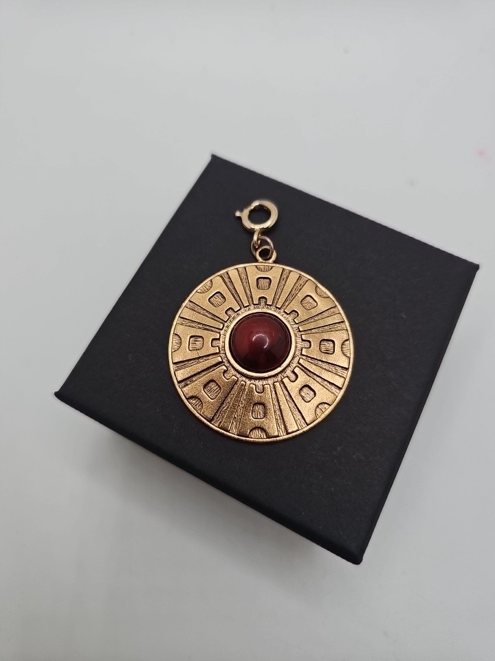 1978 Sarah Coventry Safari Medallion Pendant Charm Spring Ring Red Cabachon
