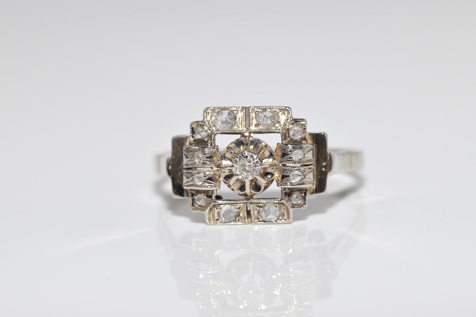 Antique Circa 1920s Art Deco Handcrafted 18k Gold Natural Diamond Ring