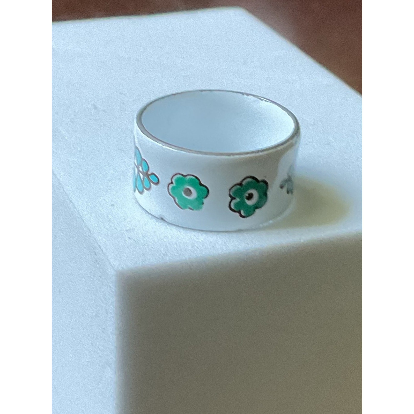 Vintage Mexican Ceramic Hand Painted Floral Ring Size 7 Blue Green White Flaw