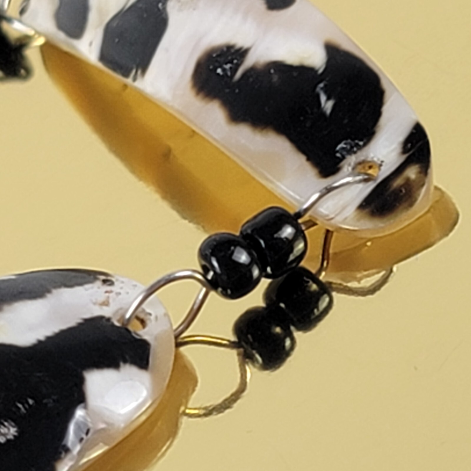 Vintage Black And Cream Mother Of Pearl Heart Bracelet 7 In Barrel Clasp