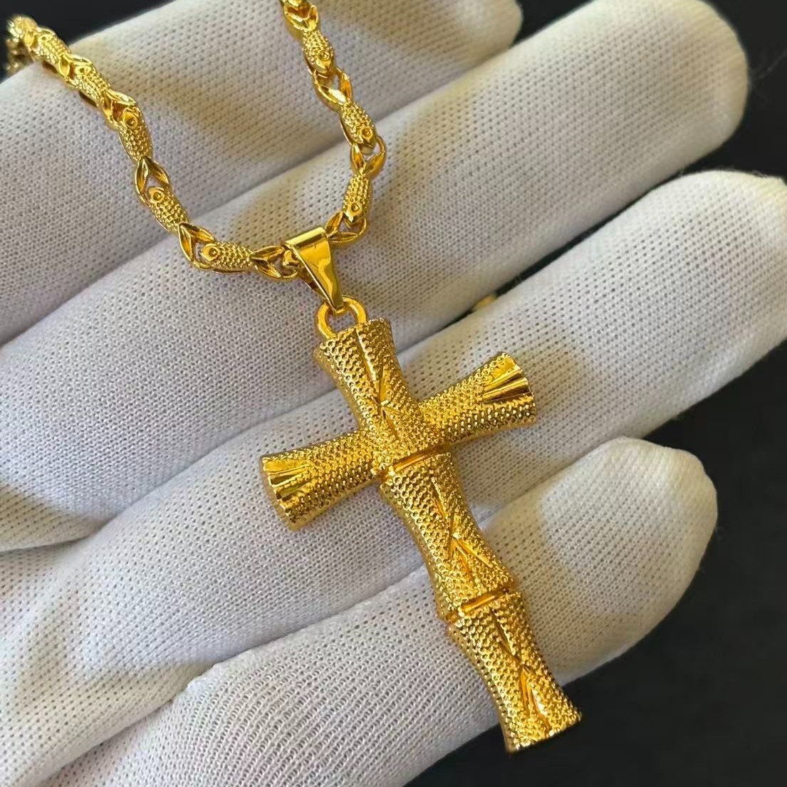 Golden Cross Pendant Necklace Gold-plated (NOT SURE) marked ‘999’, 18.5 in