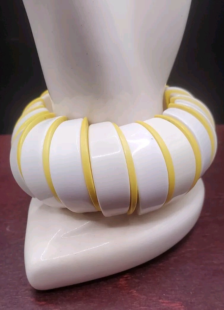 Vintage Very Retro Yellow & White Plastic Stretch Expanding Cuff Bracelet