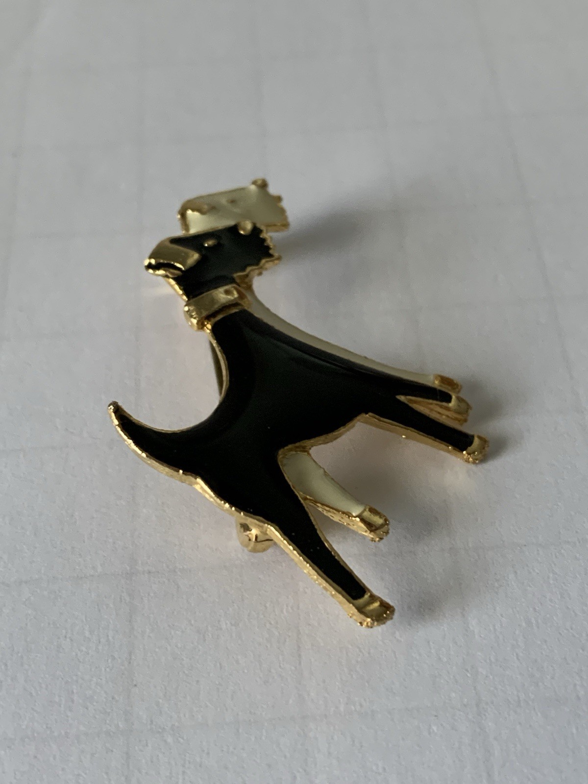 Vintage Airedale Terrier Dog Black Cream Enamel Gold Tone Brooch Pin