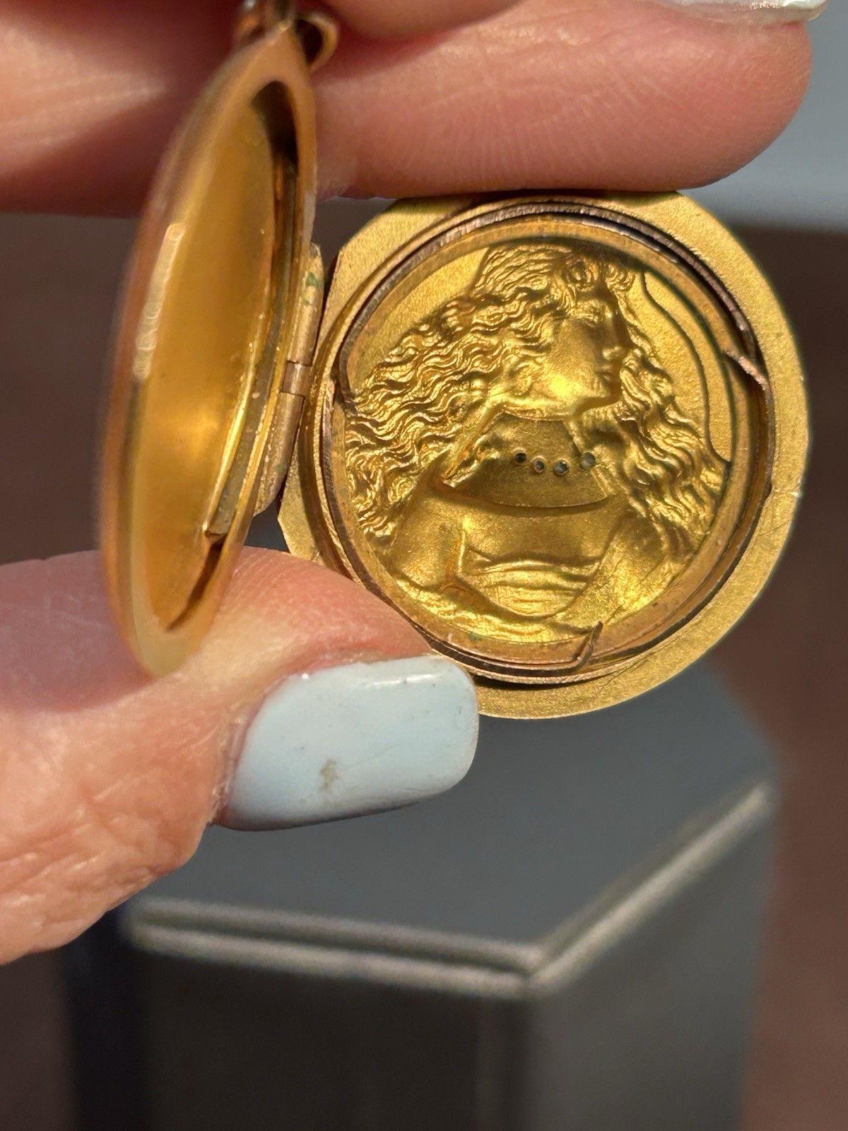 Vintage Art Nouveau Gold Filled Lady Portrait Round Locket Pendant