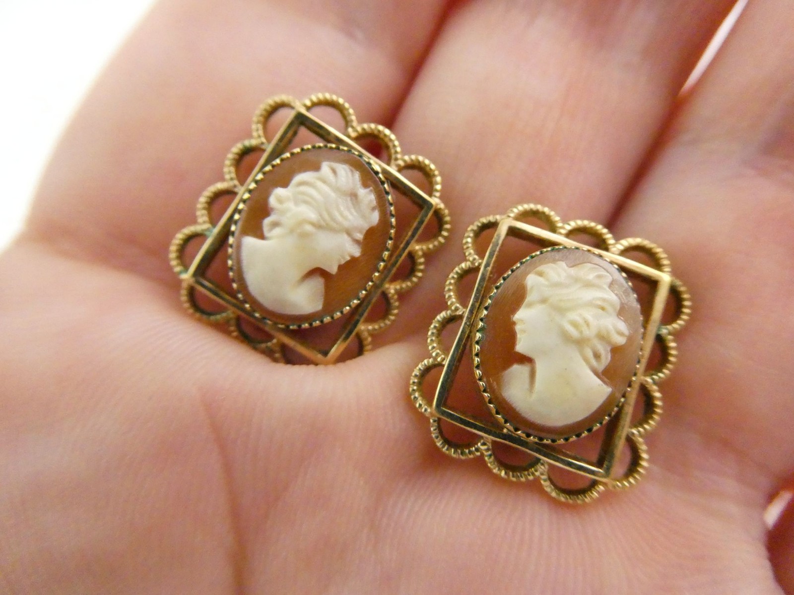Vintage AmCo 14k Gold Fill Metal and Shell Cameo Screwback Earrings Man Woman