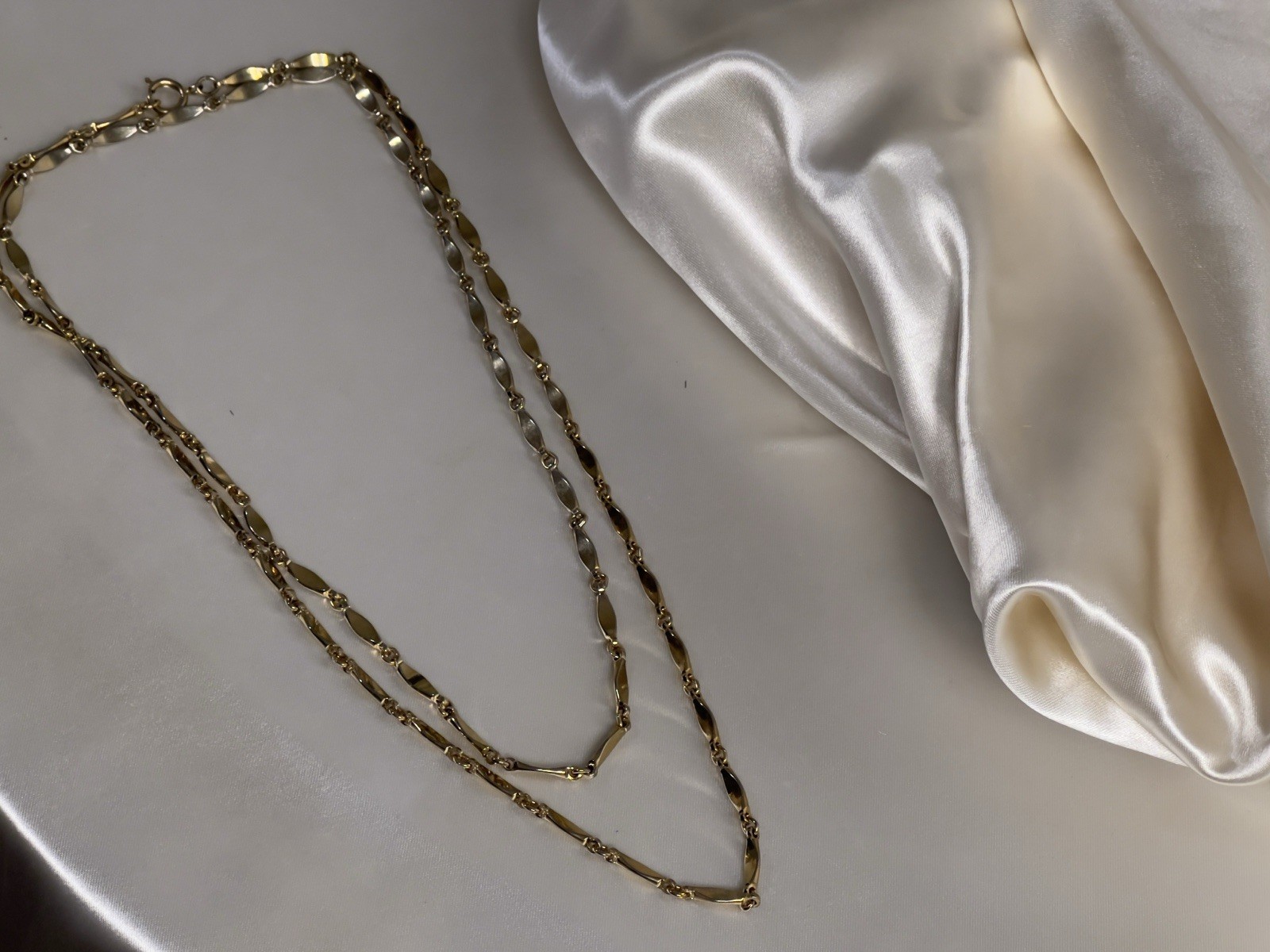 Vintage Gold Tone Twisted Bar Link Chain Necklace – 40” Layerable Length