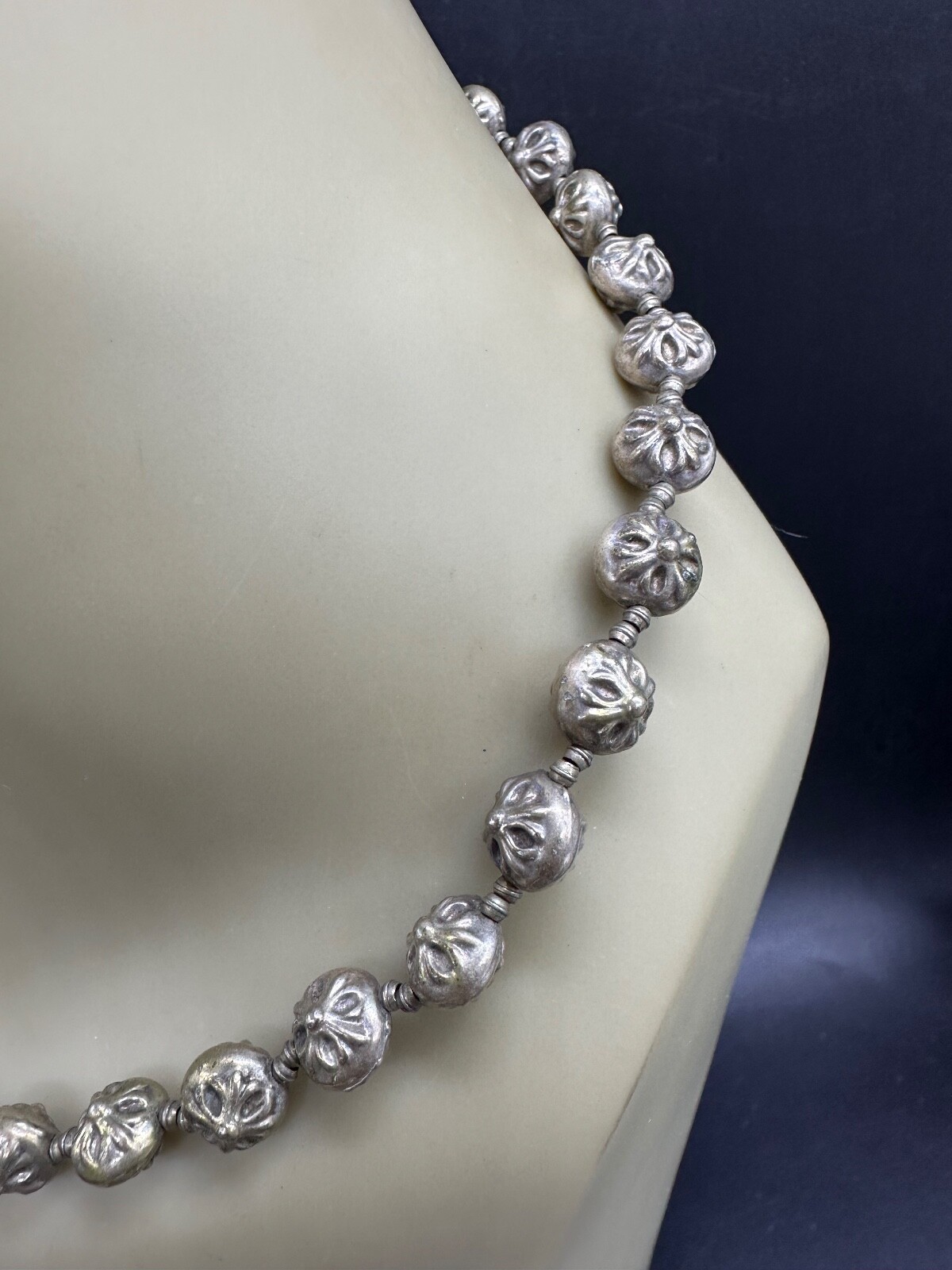 ESTATE SILVER METAL ROSETTE BEAD TRIBAL NECKLACE 16″
