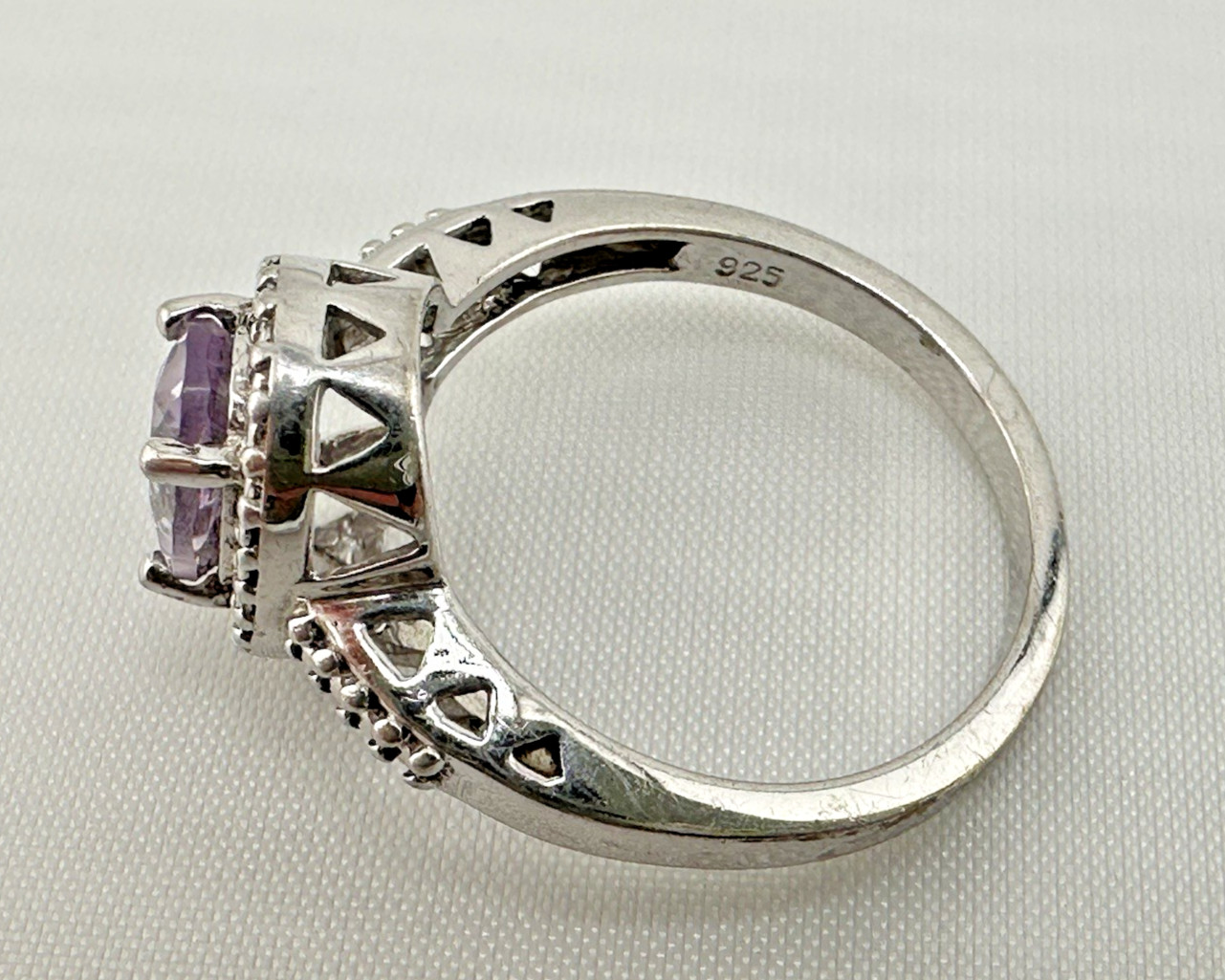 Vintage Sterling Silver Light Pink/Purple Colored Stone Accent Ring Sz 7