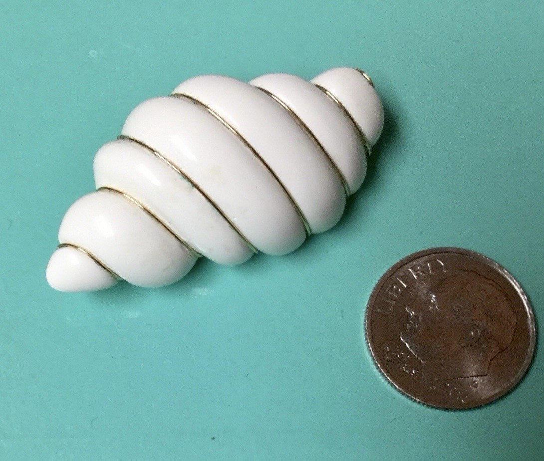 Unusual Crown Trifari Figural Glass Sea Shell Vintage Signed White