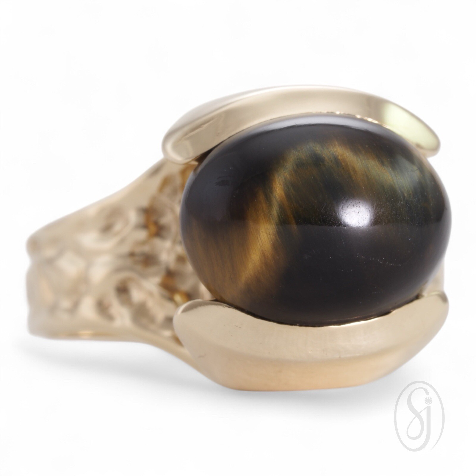 CHATOYANT CABOCHON 1970s 14K Yellow Gold High Set Tiger’s Eye Modernist Ring