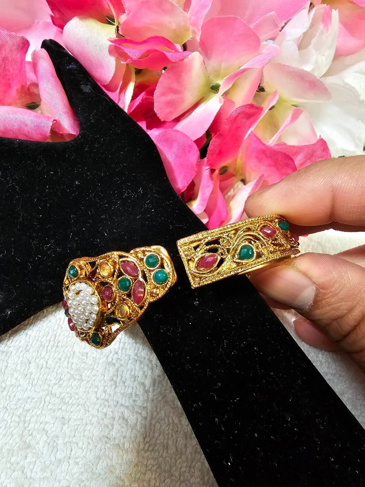 Vtg Goldtone Metal w Tri Color Cut stone & faux pearl Polki Kangan Cuff bracelet