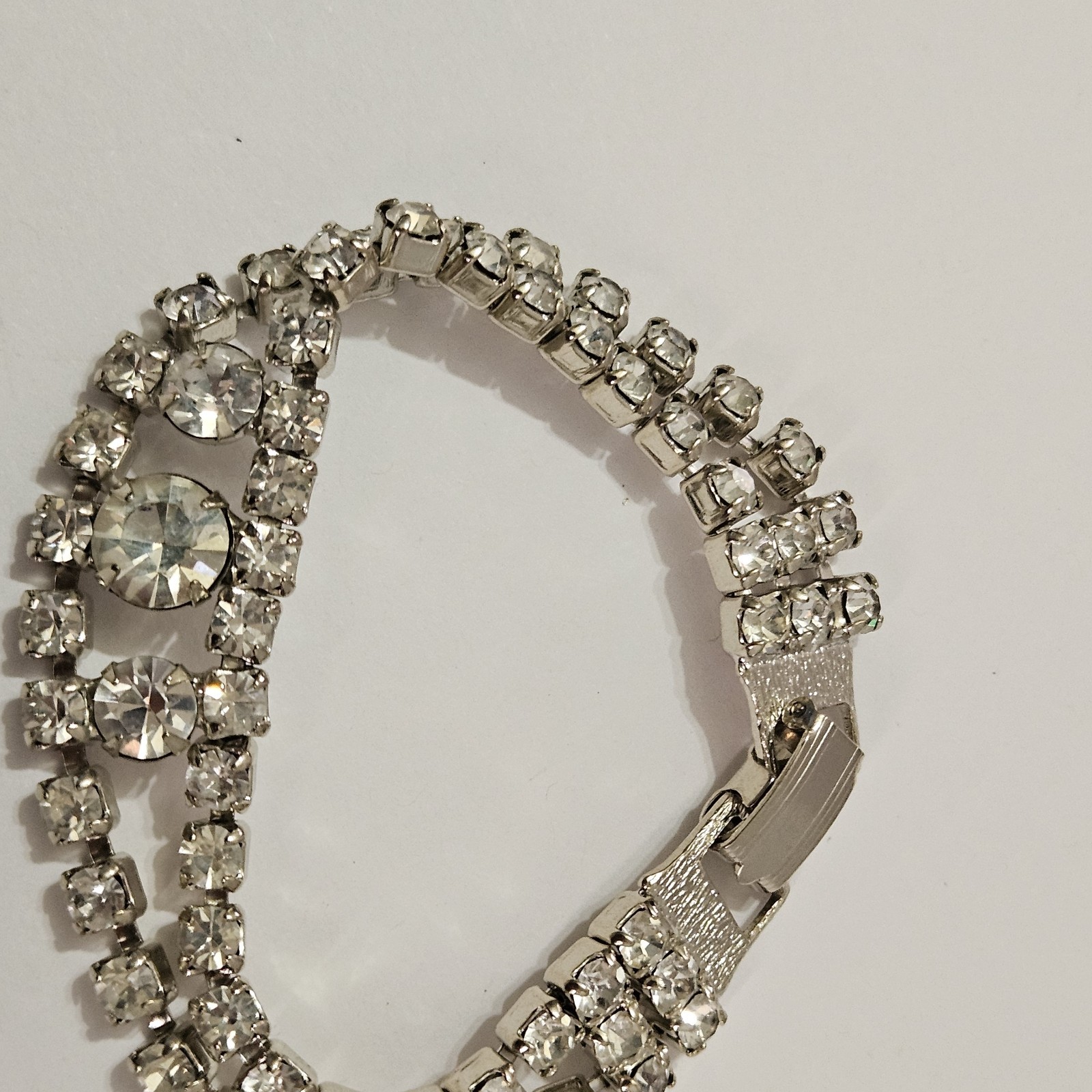 Elegant Vtg 7″ Rhinestone Bracelet 2 Rows Of Small Stones 3 Larger Center Stones