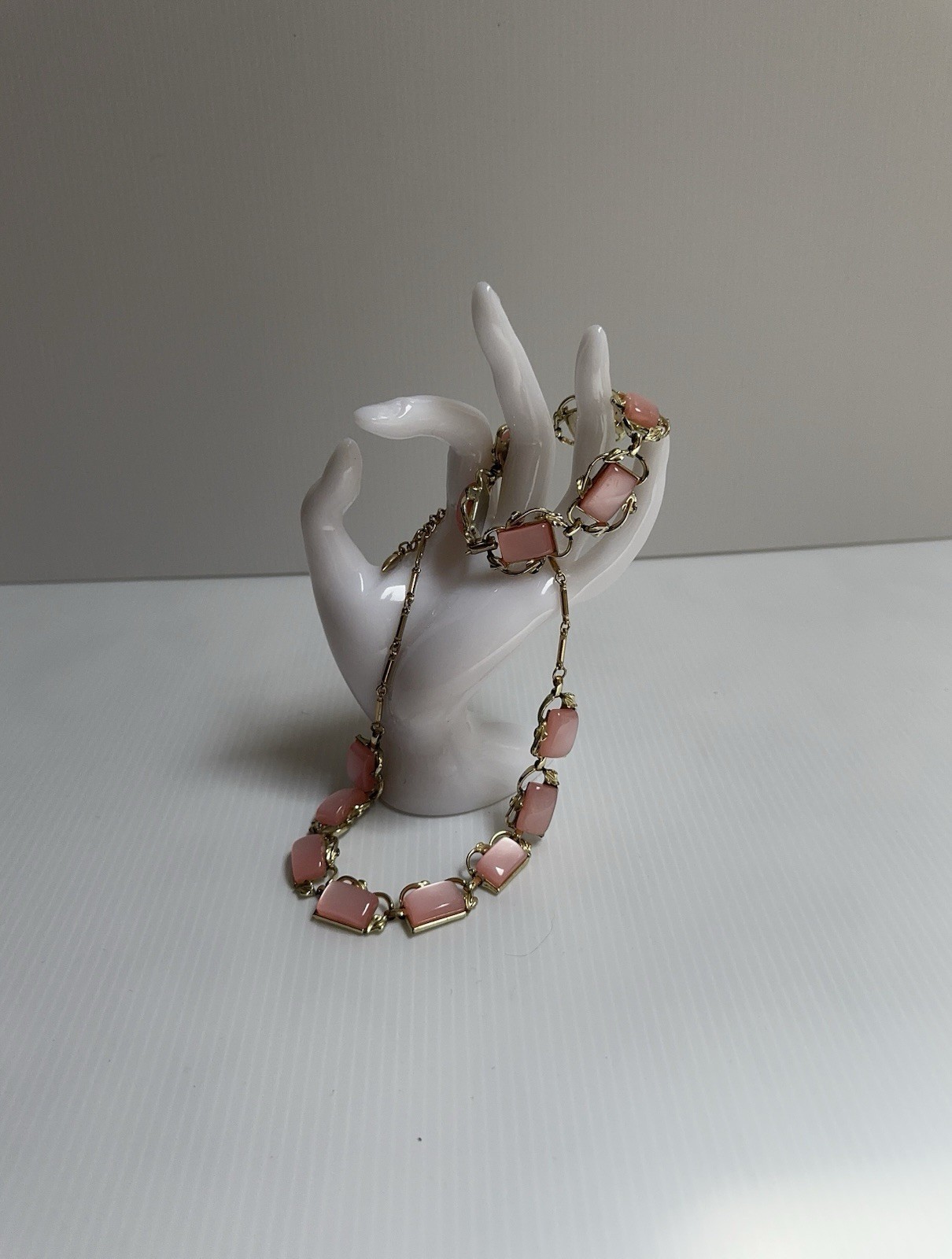 VTG 1950 SIGN CORO SET NECKLACE 17”BRACELET 7’ GOLD TONE THERMOSET PINK MOONGLOW
