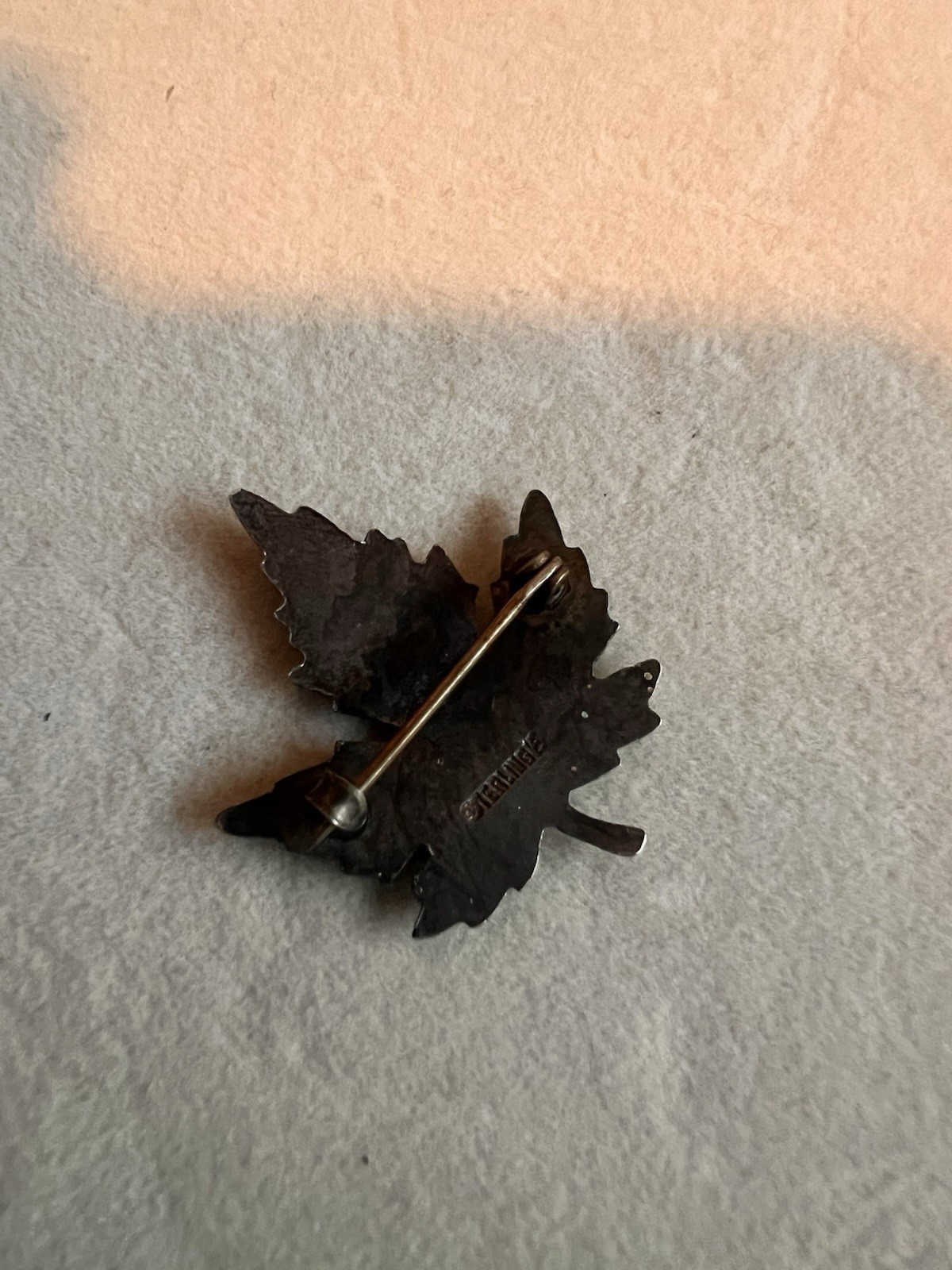 Maple Leaf Vintage Sterling Silver Lapel Pin Excellent! Enamel Fall Colors C3