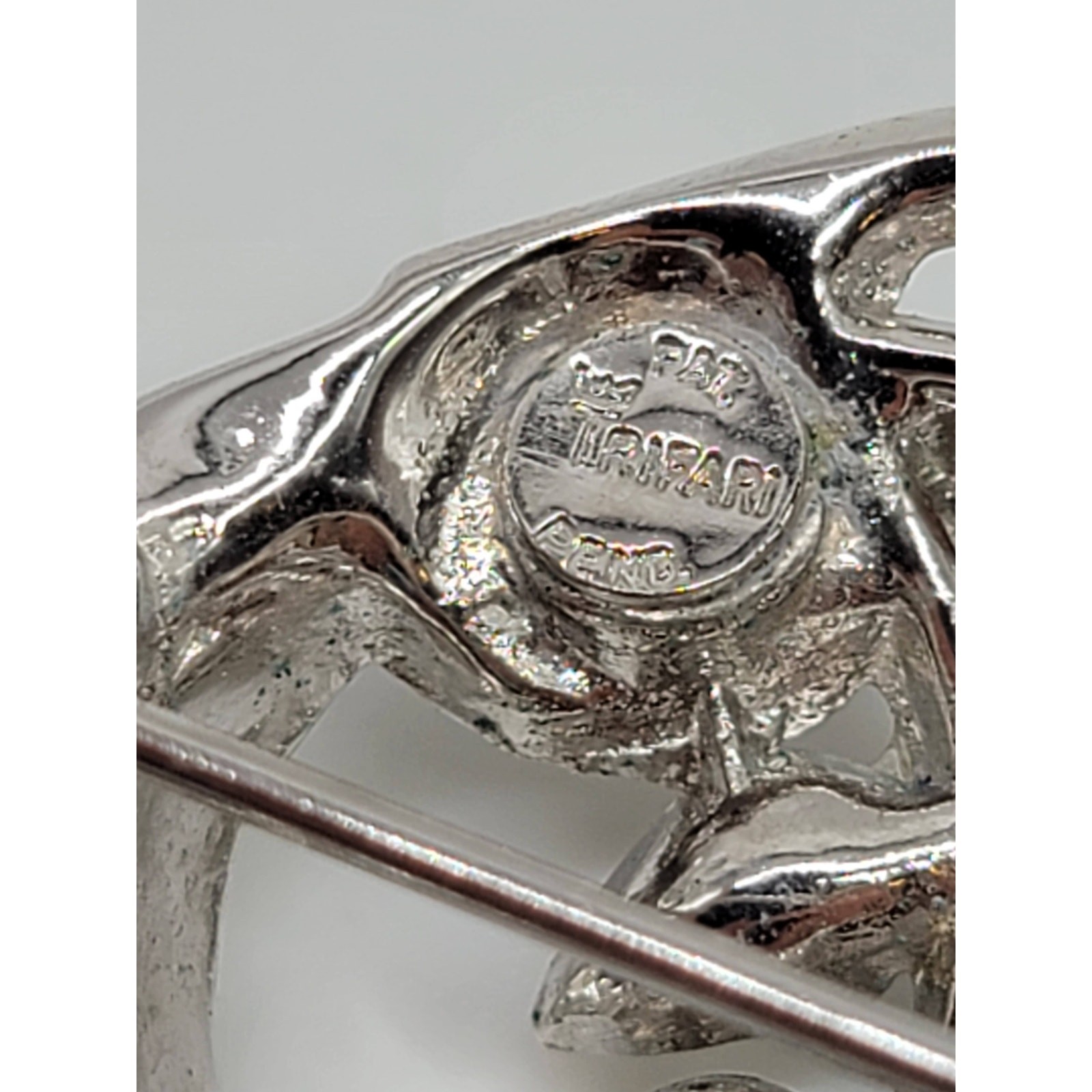 Vintage Crown Trifari 1950’s Wreath Silver Rhinestone Brooch Pin Jewelry