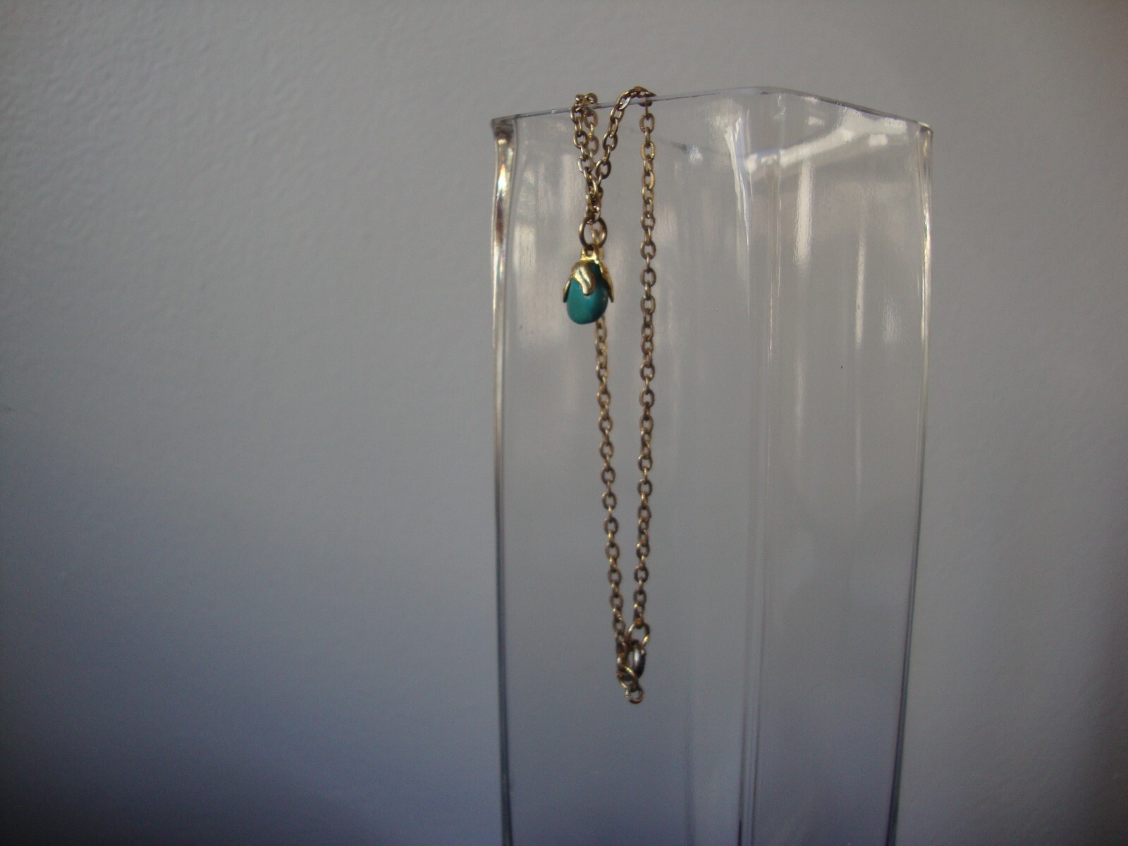 VTG GOLD PLATED LEAVES TURQUOISE NUGGET + GOLD PLATED 8.5″ ANCHOR CHAIN BRACELET