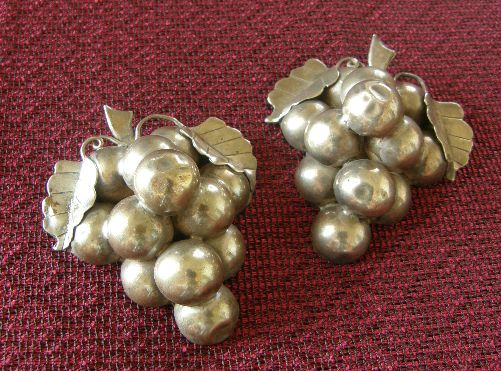 Vintage Set Of 2 Large Silver Mexican Mexico Bunch Of Grapes Brooch Pin 37 grms