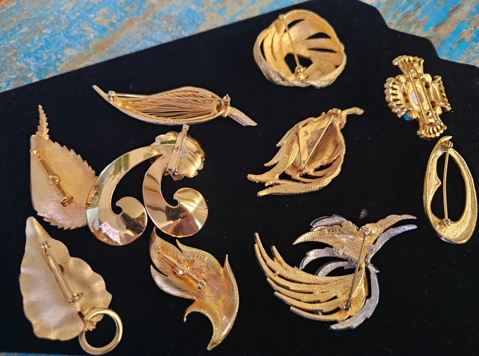 Lot of 10 Vintage Gold Tone Brooch Pins Jewelry Signed Coro JJ Capri BSK