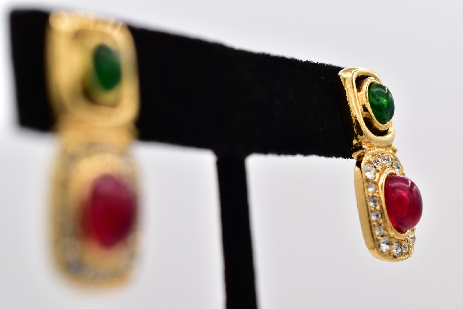 Trifari Vintage Gold Green Red Cabochon Rhinestone Earrings Signed 1980s BinAI