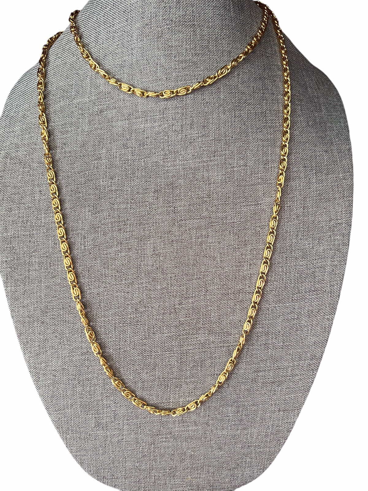 Gold Sautior Flapper Necklace 52” Eloxal Plated Aluminum 1970s Swirl Link B8